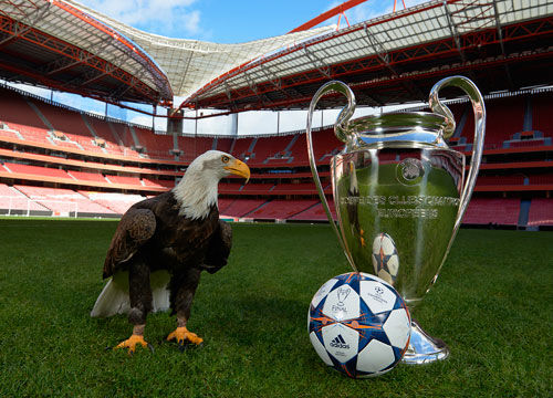 内马尔指责拜仁大将飞铲梅西：你是疯了还是怎么了？